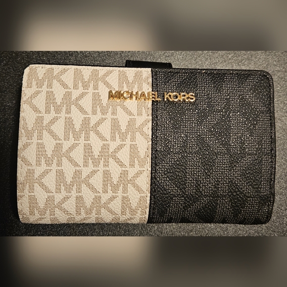 Michael Kors Black and White Wallet - Picture 1 of 5